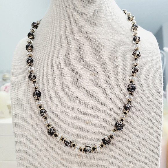 Jewelry - VINTAGE Murano Glass bead gold tone necklace